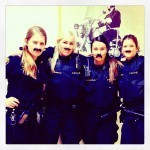 policiers-en-islande-poser-avec-des-fausses-moustaches