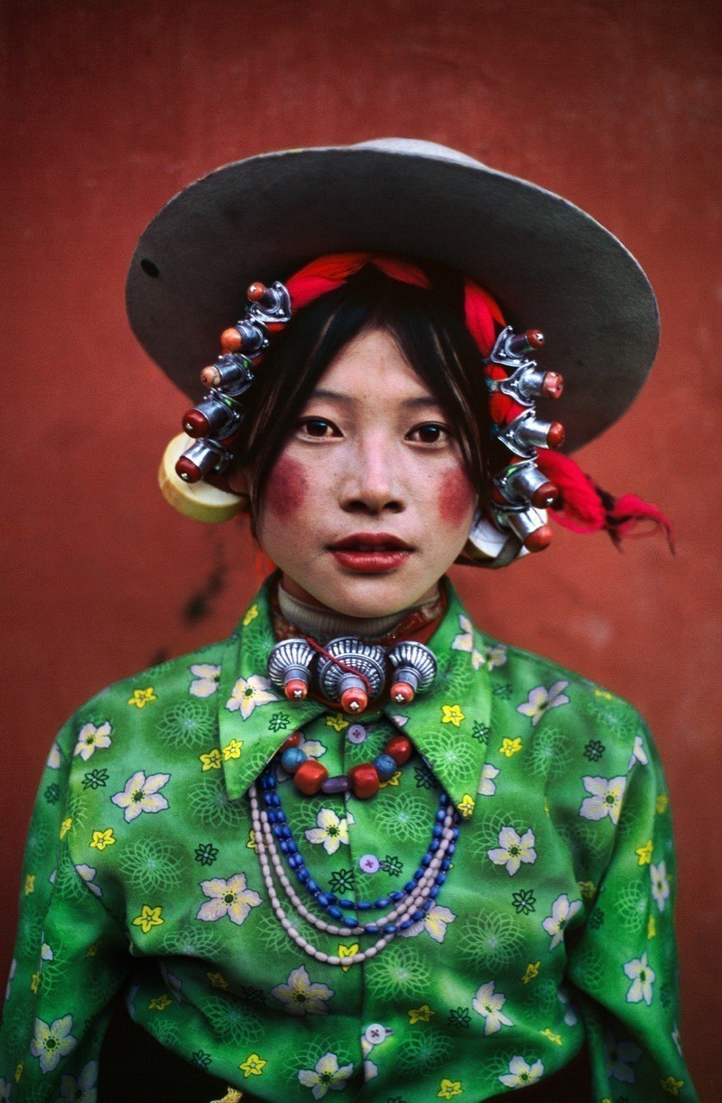 Woman-at-a-horse-festival-Tagong-Tibet-1999-1-c04911
