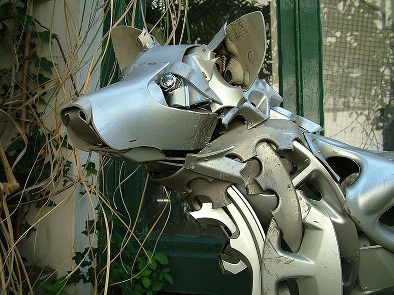 hubcap-animal-sculptures-by-ptolemy-elrington-3