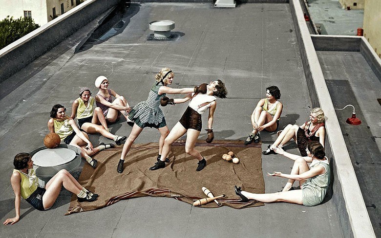 Women boxing on a roof, 1938 (2)