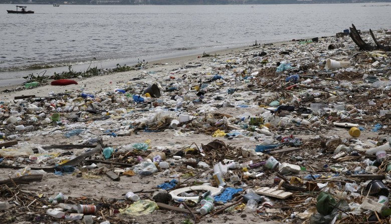 rio-beach-trash