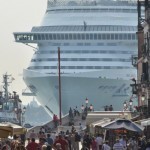 article-2154779-136E1B91000005DC-672_964x638