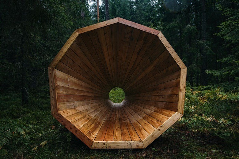 Estonian-students-build-amazing-unplugged-walk-in-megaphones-in-the-middle-of-nowhere4__880