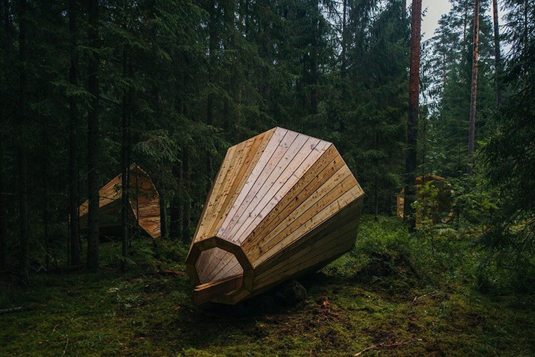 Estonian-students-build-amazing-unplugged-walk-in-megaphones-in-the-middle-of-nowhere5__880