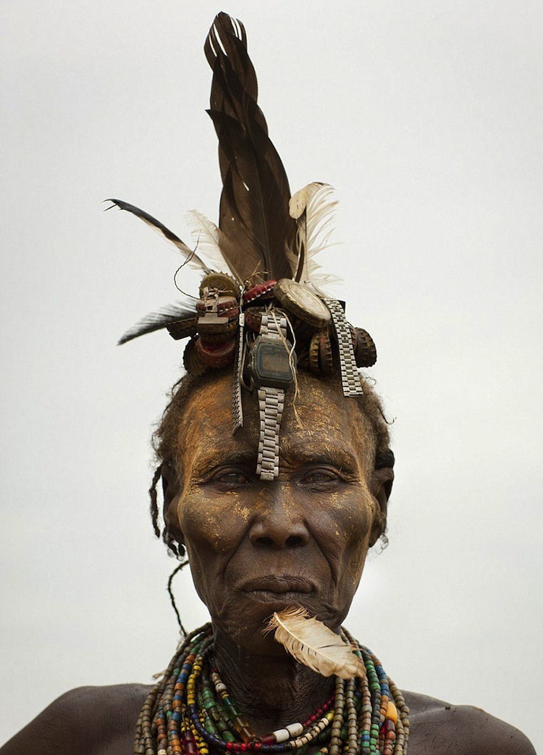 recycled-headwear-trash-jewelry-omo-valley-tribes-ethiopia-eric-lafforgue-12