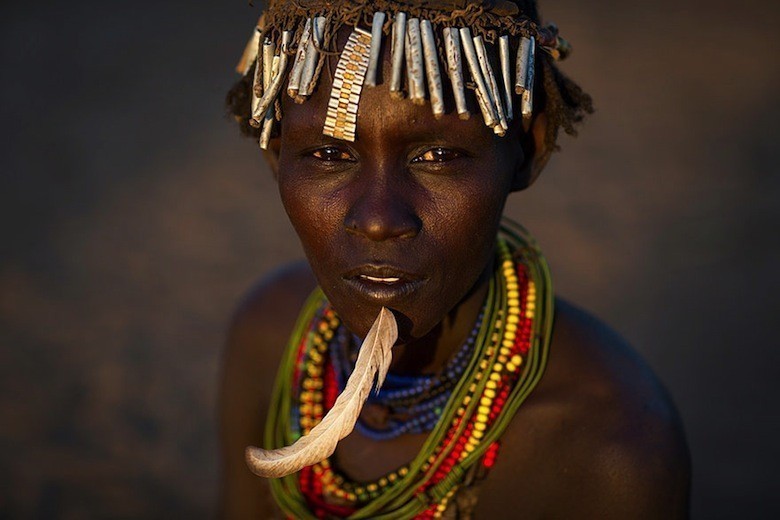 recycled-headwear-trash-jewelry-omo-valley-tribes-ethiopia-eric-lafforgue-4