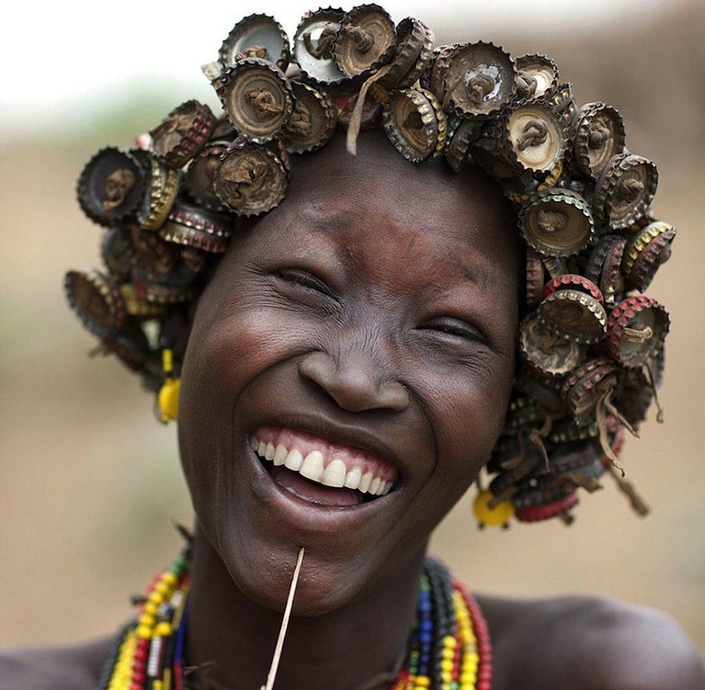 recycled-headwear-trash-jewelry-omo-valley-tribes-ethiopia-eric-lafforgue-7