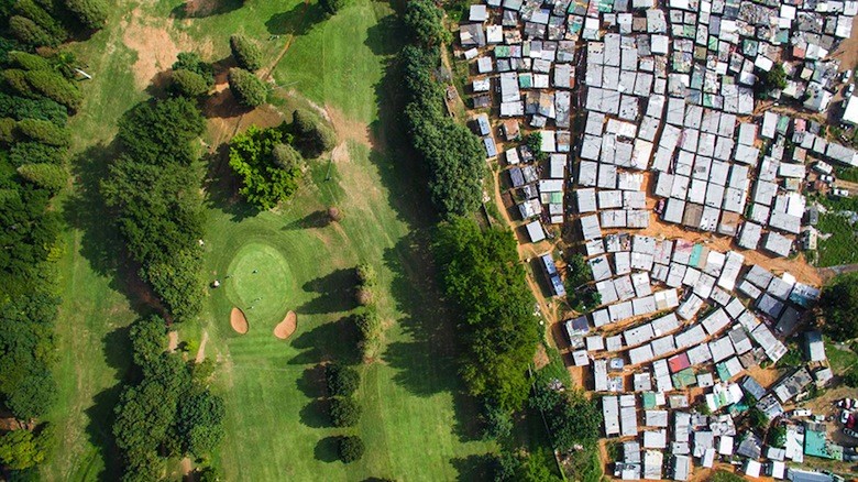 https://mrmondialisation.org/wp-content/uploads/2016/06/drone-photos-inequality-south-africa-johnny-miller-9.jpg