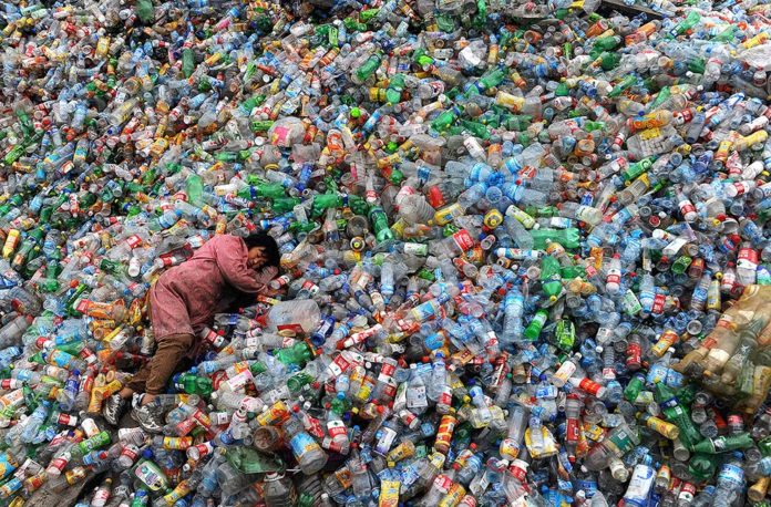 100 milliards de bouteilles : la guerre fait rage contre Coca-Cola