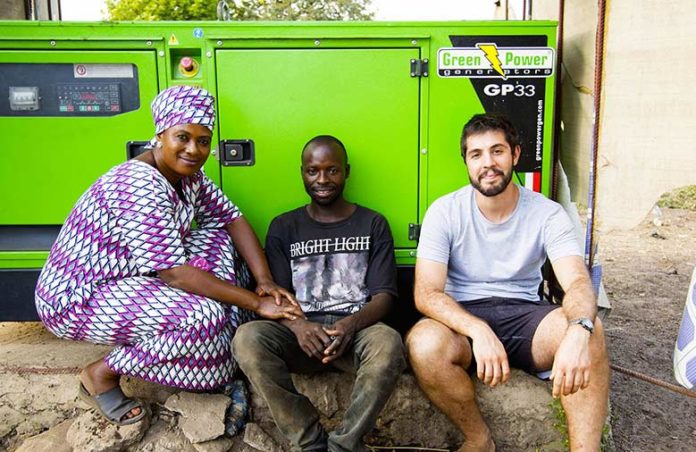 Un projet français apporte l’électricité aux villages reculés d’Afrique ! By Mrmondialisation Poweron3-696x452