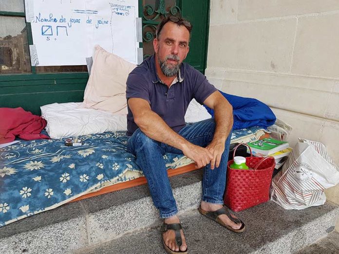 Après trois ans de chômage, cet homme fait grève de la faim pour alerter l’opinion