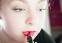 Ces 23 produits cosmétiques contiennent des substances interdites