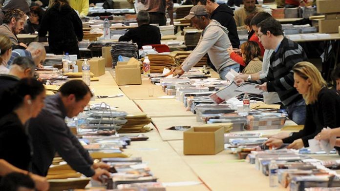 Disparition des professions de foi : une intérimaire révèle les coulisses d’une privatisation