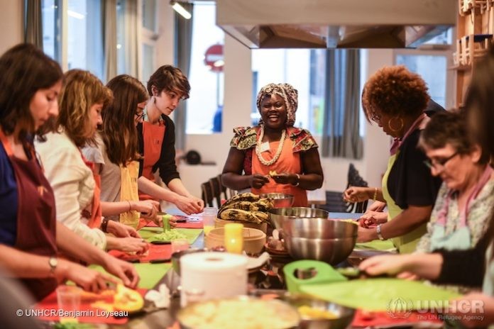 Chefs et réfugiés : 80 restaurants français leur ouvrent leurs portes !