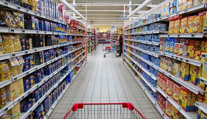 Trop salée, trop industrielle : la nourriture des Français passée au peigne fin par l’ANSES