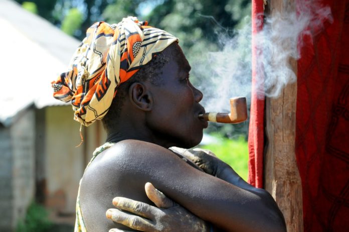 Intimidation, lobbying agressif : l’industrie du tabac s’attaque à l’Afrique