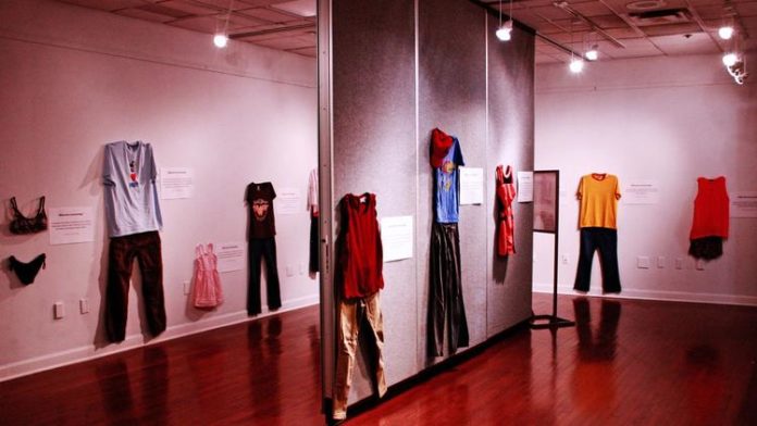 Aucun lien entre viol et vêtements de la victime ! La preuve par le témoignage.