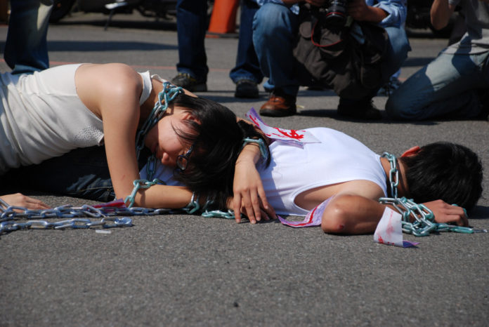 Devoir de vigilance des multinationales : fin de partie pour Total et cie. ?