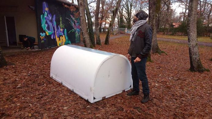 Ce français a inventé un abri isotherme d’urgence pour les SDF en hiver