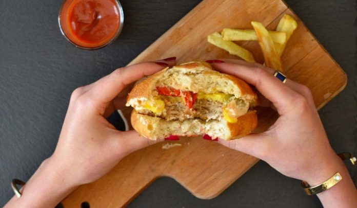 Des burgers sans viande mais délicieux, c’est le défi anti-stéréotypes de Julia et Tom