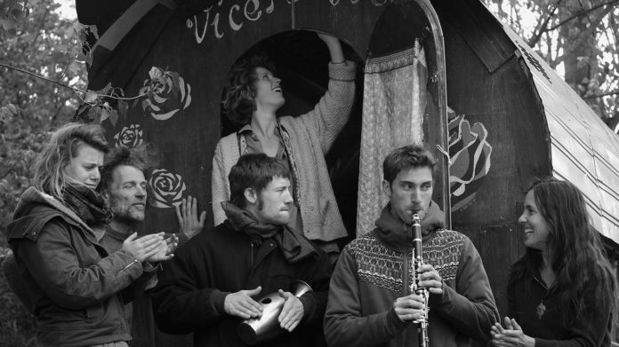 Un « Ambulans Théâtre » contre la frénésie de la société de consommation