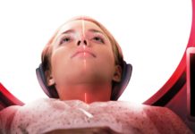 Contrôles défectueux et soupçons de corruption : l’industrie médicale épinglée sur Netflix