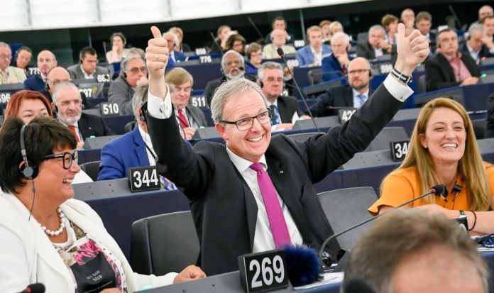 Articles 11/13 : la liberté du web sacrifiée sous un tonnerre d’applaudissements