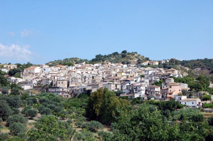 Une main verte tendue aux réfugiés dans un petit village de Calabre