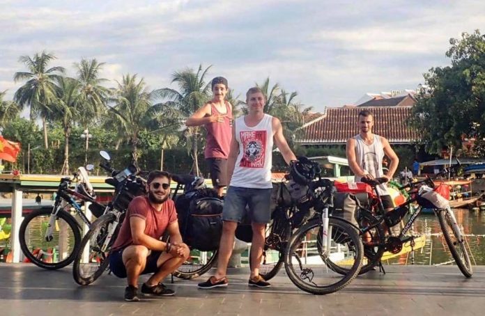 Ces trois étudiants explorent l’agriculture urbaine à vélo jusqu’en Asie