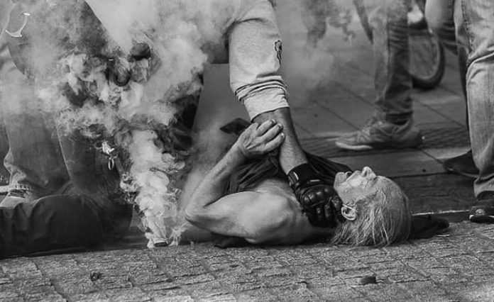 De Steve à Zineb, comprendre la banalisation des violences policières