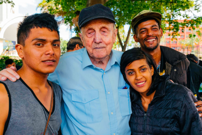 À 90 ans, Gérard aide les jeunes des rues de Guatemala City à se bâtir un avenir