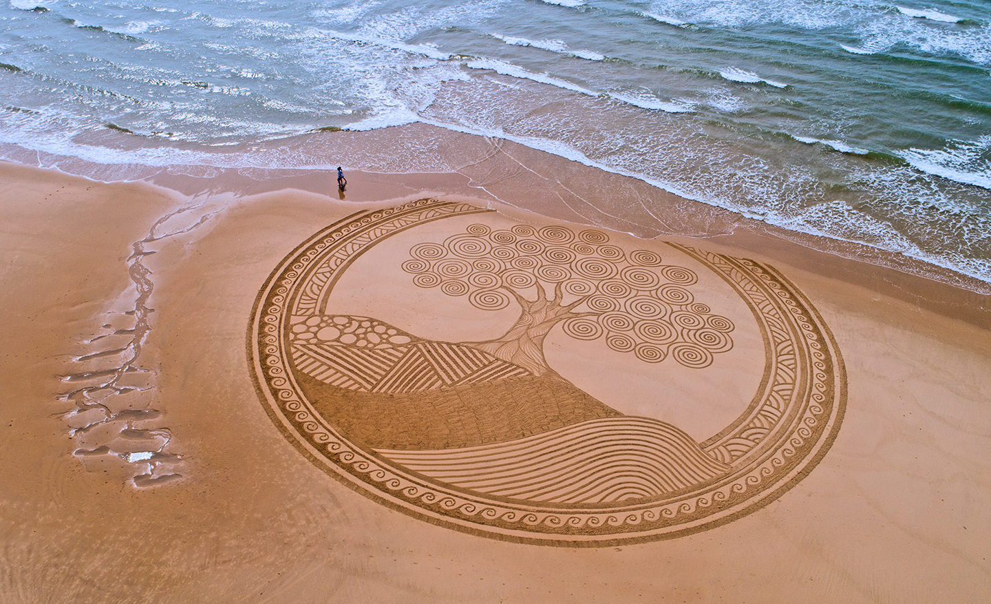 Comment les « beach artists » transforment la plage en véritable œuvre d'art
