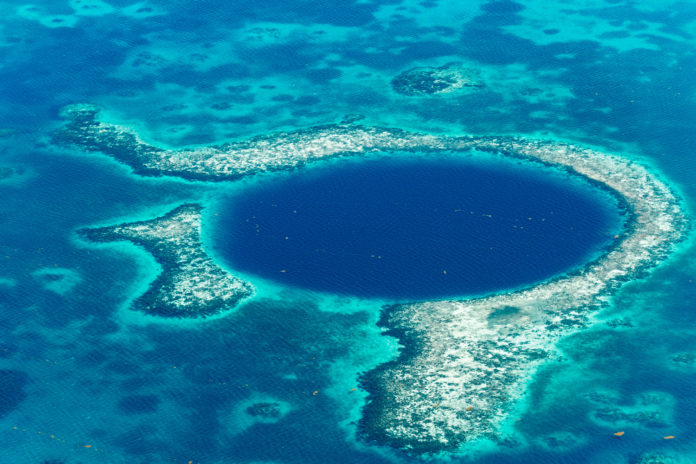 Belize : Le « Great Blue Hole » un trésor naturel reste protégé des pétroliers