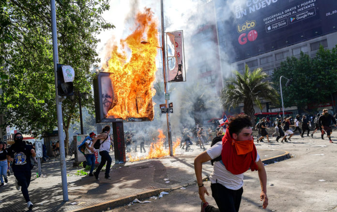 Chili – Une révolte populaire sous l’ombre de Pinochet
