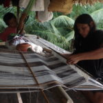 Copyright J.ORAIN Association Amazônia . 20 . Tissage Kusma masculine coton Ashaninka