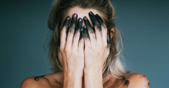 « Tu ne crois pas qu’il y a juste eu un malentendu ? » Violée, Claire témoigne de la difficulté d’être entendue