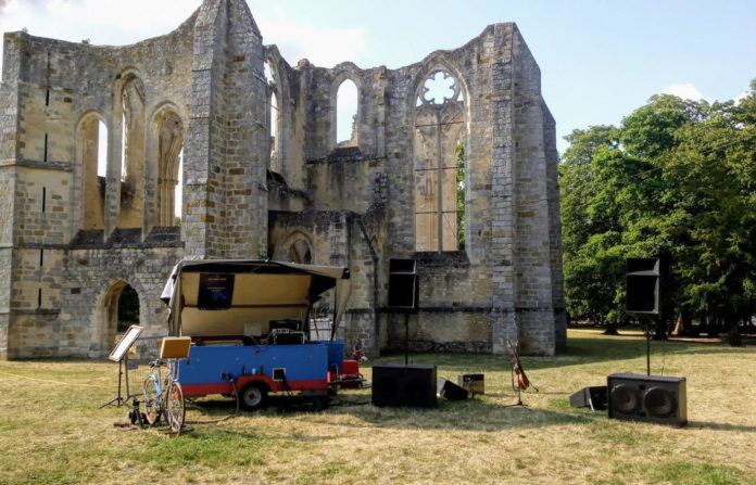 La Charlek : une régie son et lumière qui tourne à l’huile de coude et au soleil