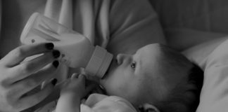 Étude : des microplastiques absorbés par les bébés via leurs biberons