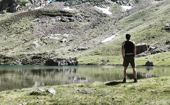 Marcher : le chemin d’une révolution intérieure dans les yeux d’un infirmier