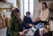 Ces apicultrices concilient la préservation des abeilles sauvages et domestiques