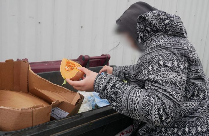 Ces étudiants font les poubelles contre la précarité et le gaspillage