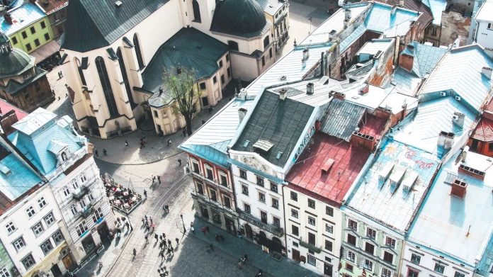 Décarboner les villes moyennes : une liste de solutions concrètes apportée par des étudiants