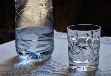 L’eau en bouteille : plus nocive pour la santé et l’environnement selon une étude