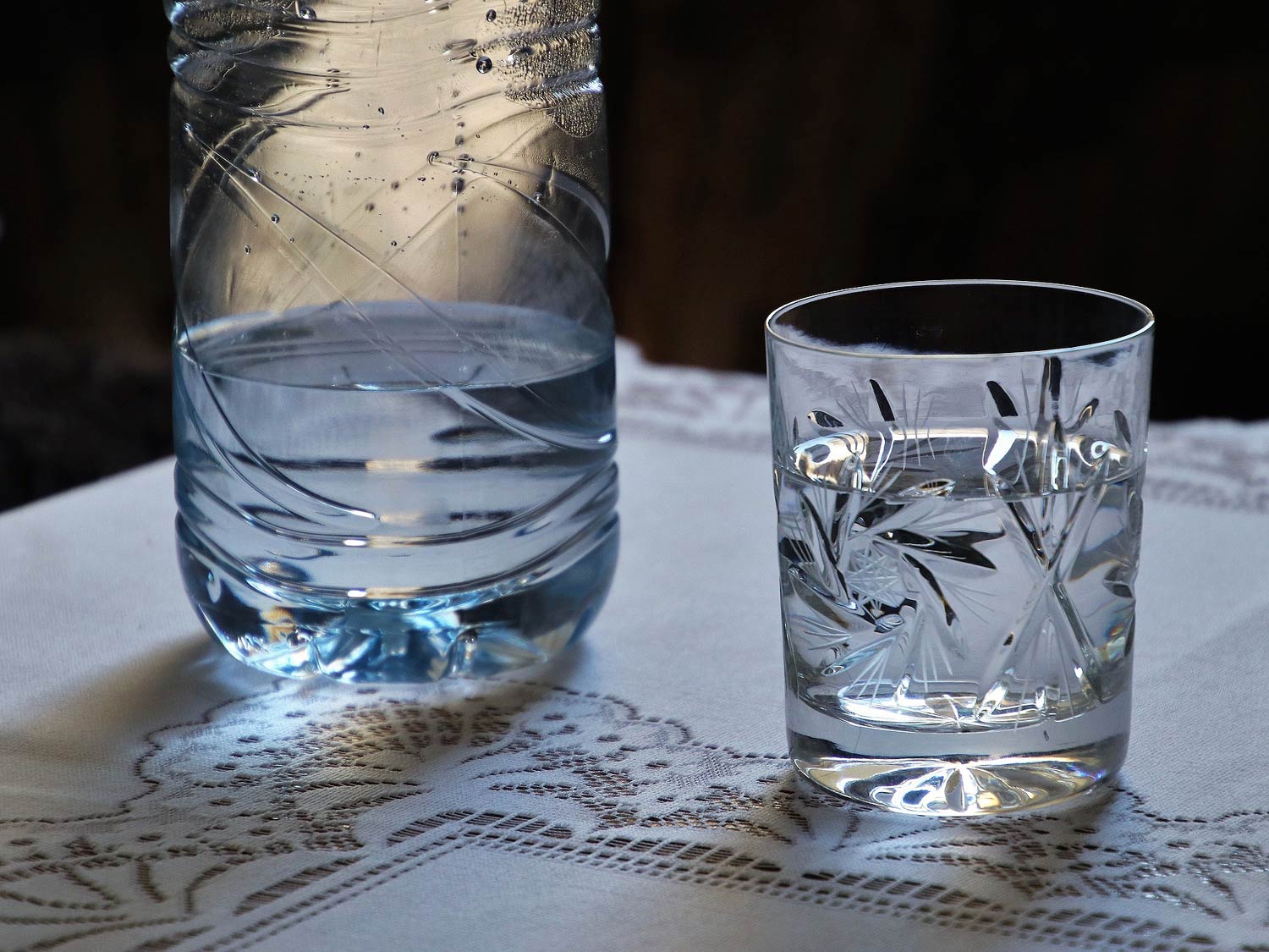 Pourquoi préférer les bouteilles d'eau en verre à celles en plastique ?