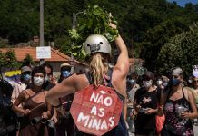 Portugal : des habitants luttent contre la construction d’une mine de lithium à ciel ouvert