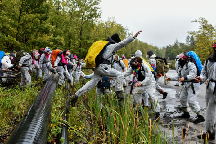 Comment militer sans se brûler les ailes ?