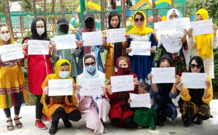 Ces femmes qui défient les talibans au péril de leur vie