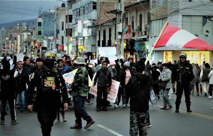 Répressions et manifestations : le Pérou en pleine révolte
