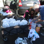 IMG_3861 Gamelles pleines La Rochelle chargement des chariots et des sacs crédit Jenny Delrieux