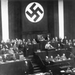 Bundesarchiv_Bild_102-14439,_Rede_Adolf_Hitlers_zum_Ermächtigungsgesetz